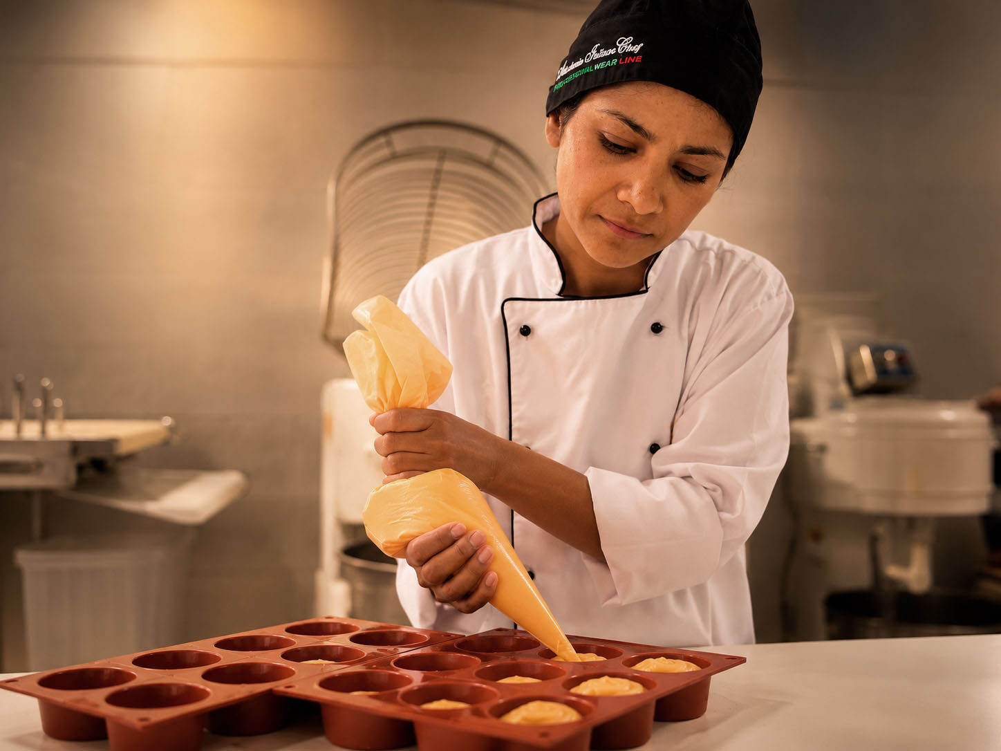 Dosaggio delle creme negli stampi in laboratorio